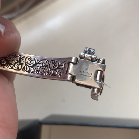 GUCCI sterling silver with blue enamel and feline faces. Buckle bangle bracelet. - Picture 8 of 16